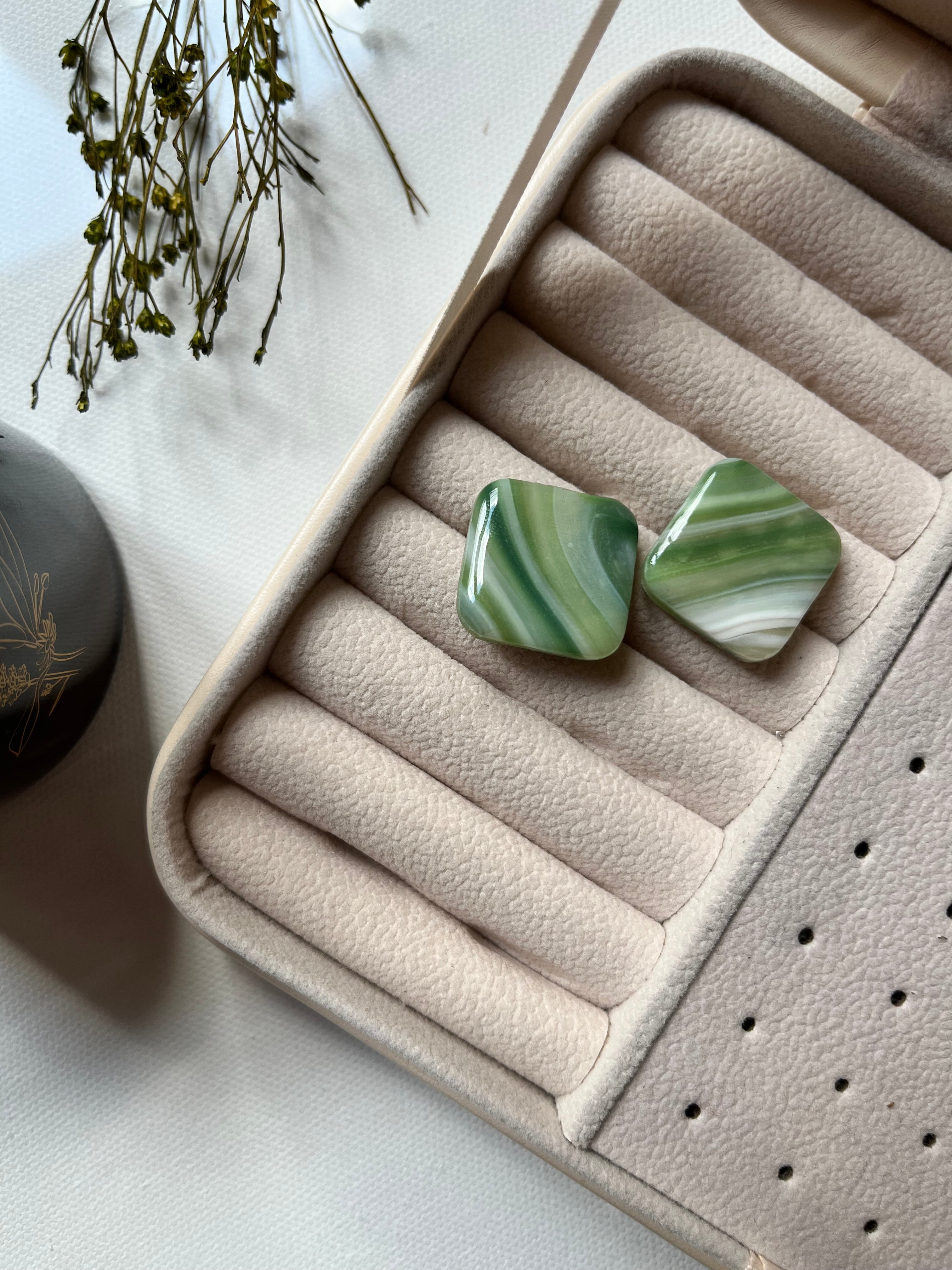 Boucles d’oreilles carrées - Rayures vertes & blanches