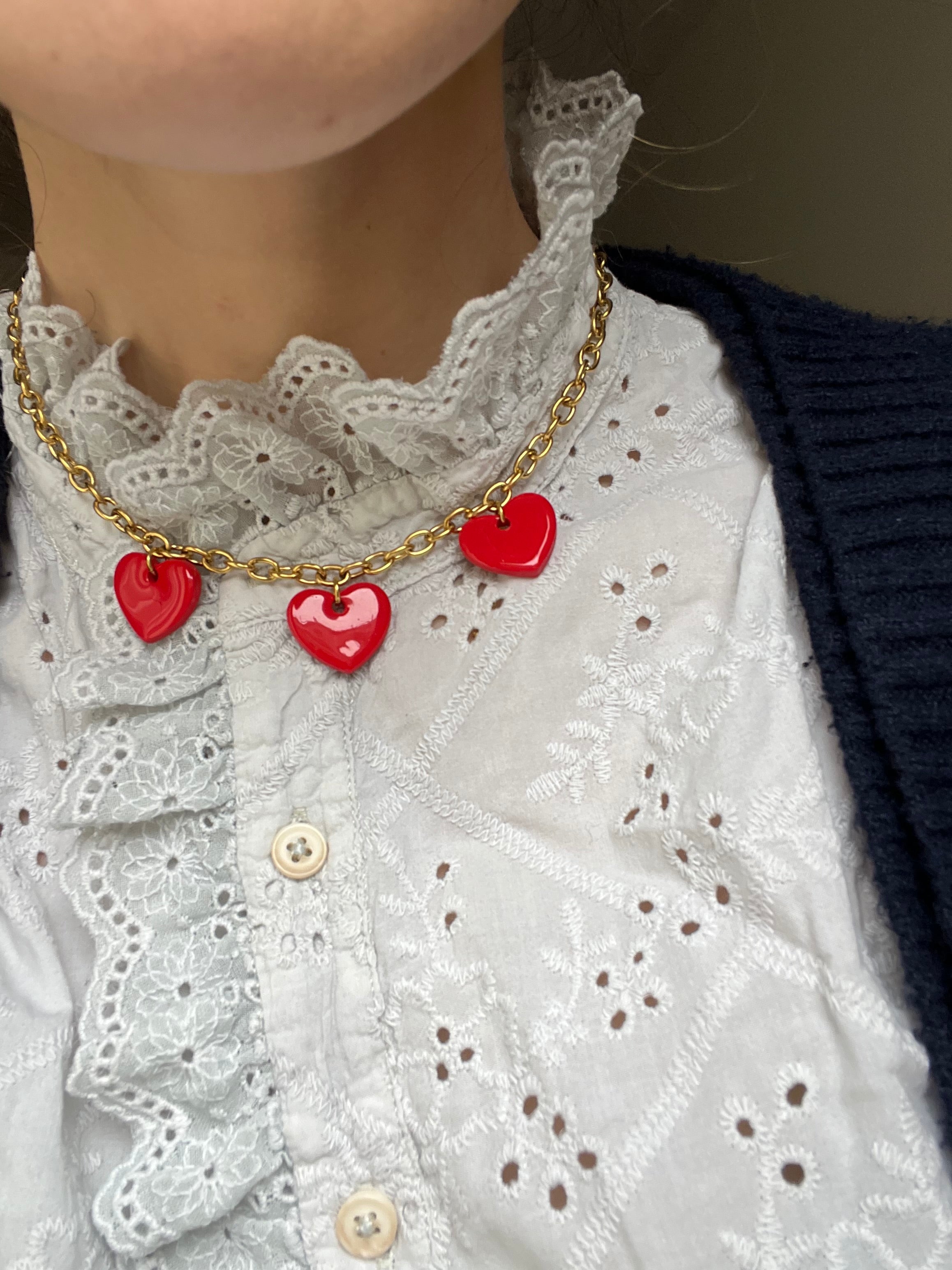 Colliers 3 charms coeurs rouge