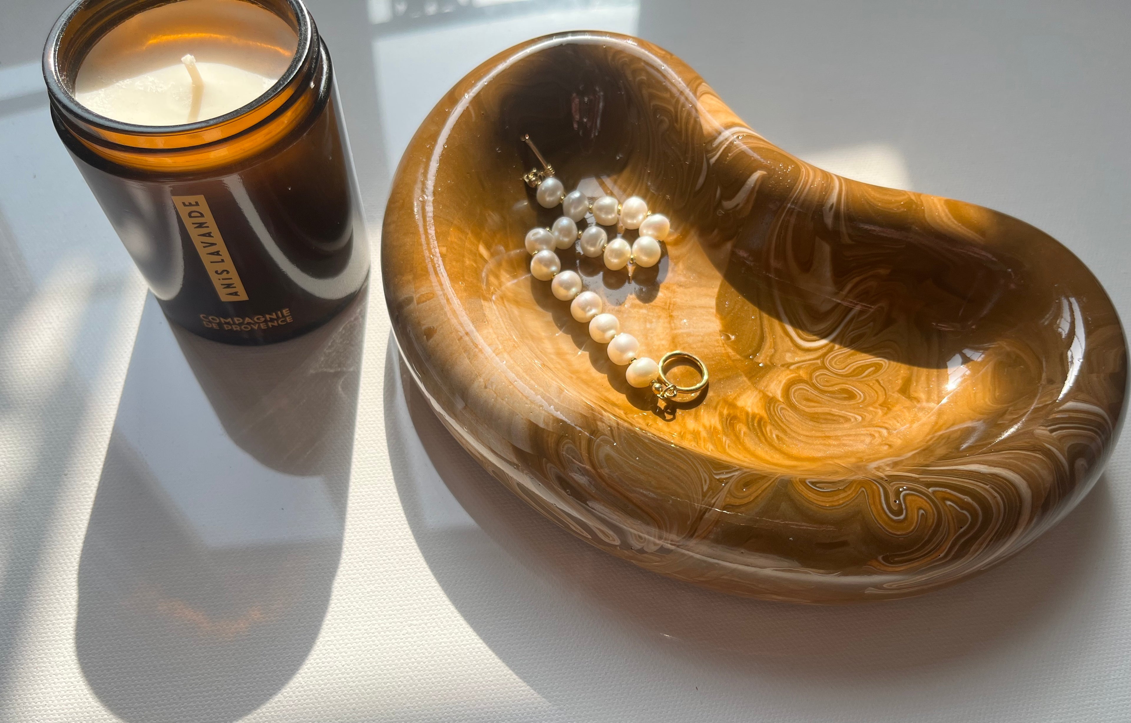 Vide-poches forme cacahuète marron motifs beige