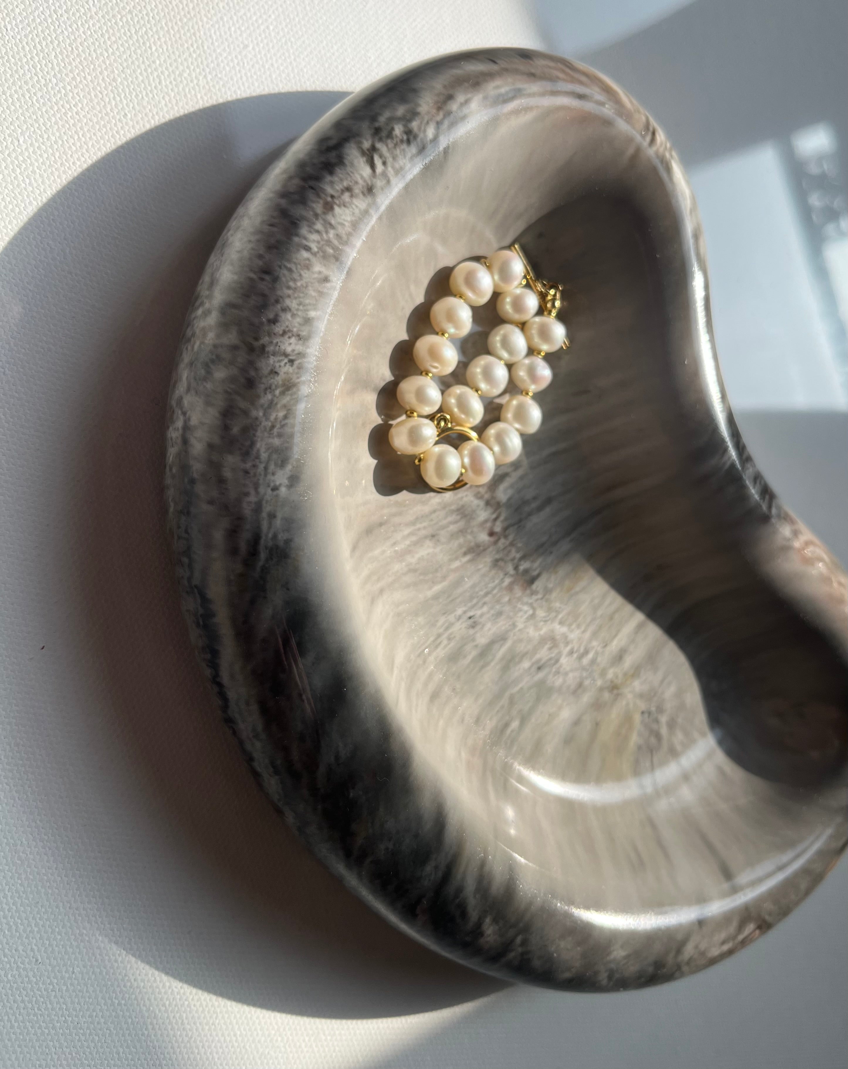 Vide-poches forme cacahuète - gris effet pierre