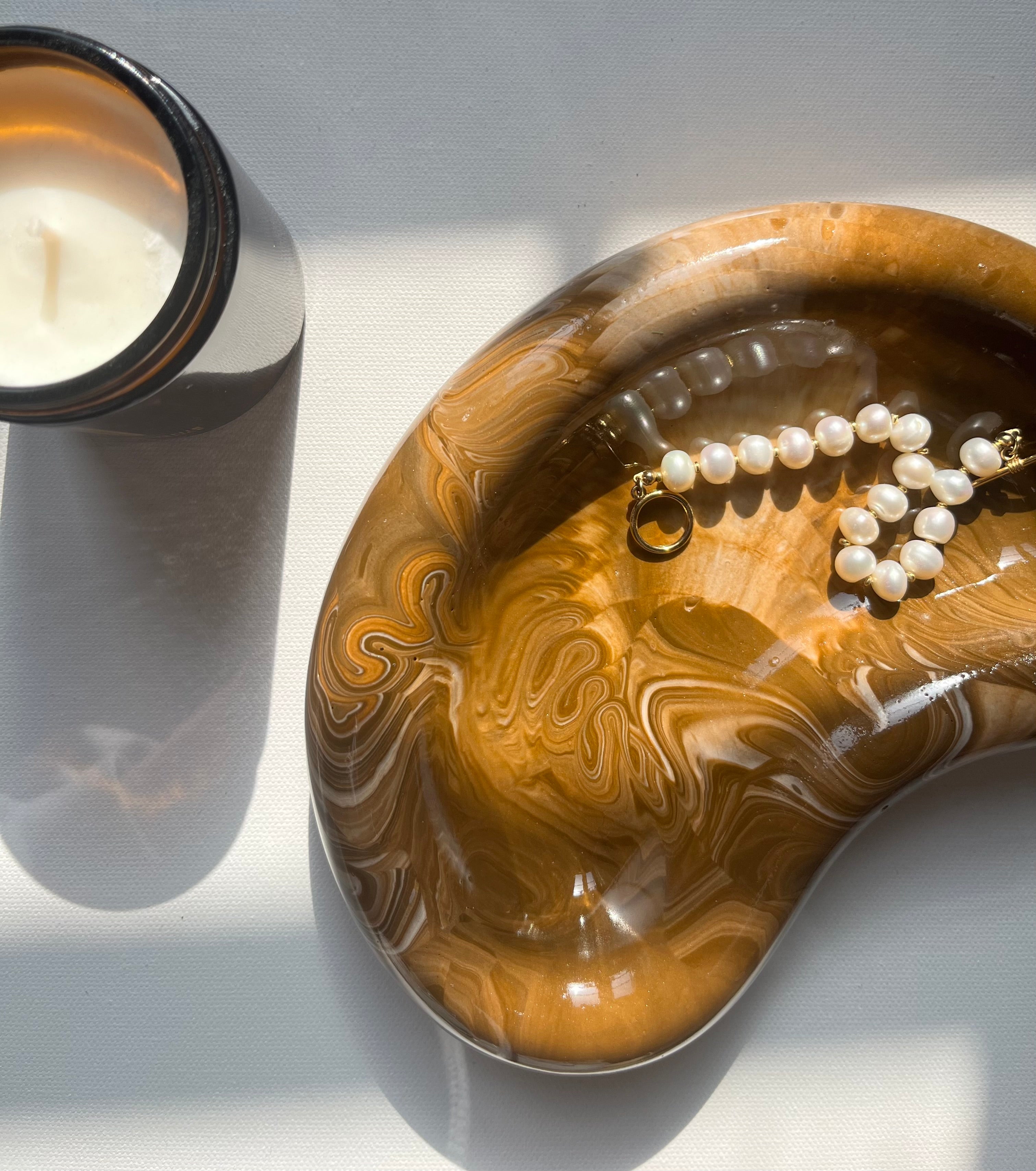 Vide-poches forme cacahuète marron motifs beige