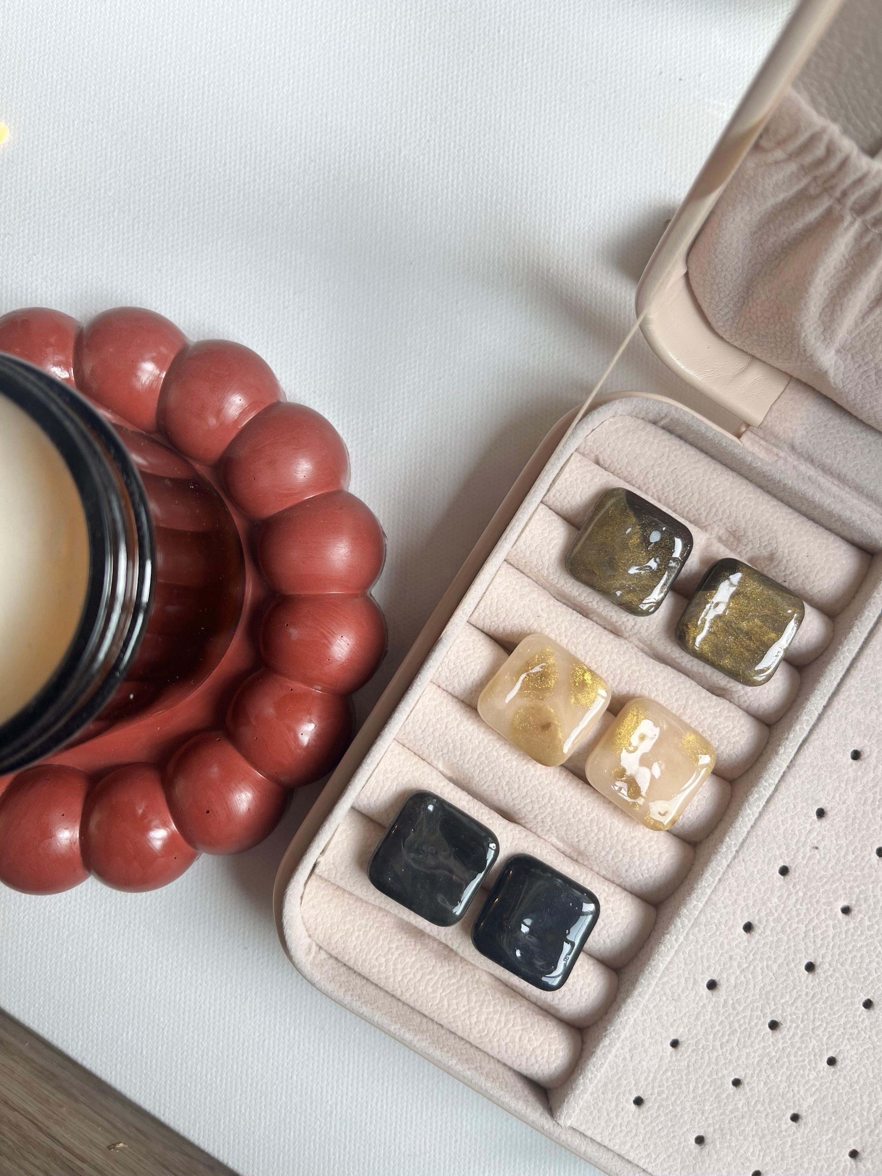 Boucles d’oreilles carrées - Or & chocolat