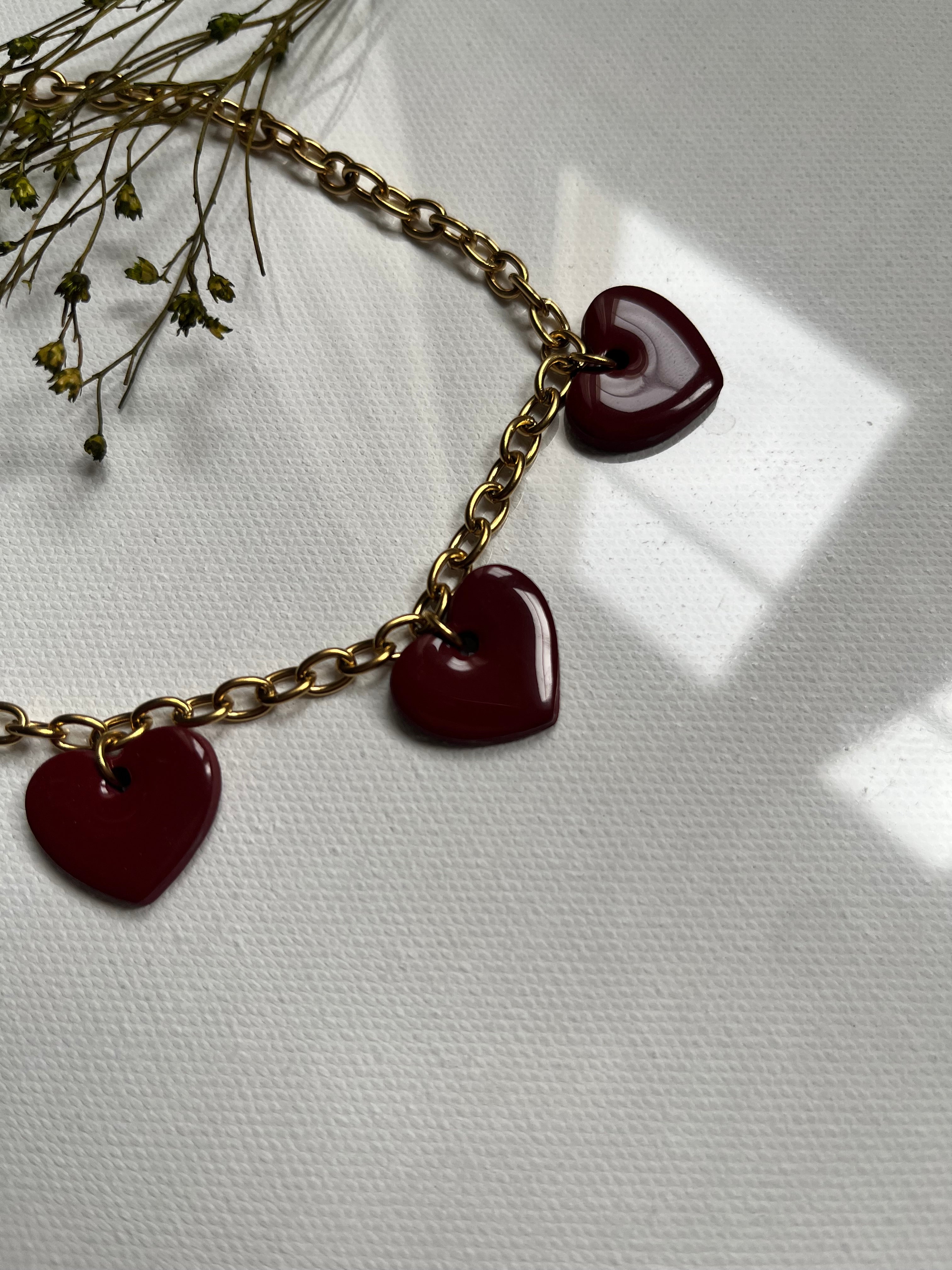 Collier 3 charms cœurs bordeaux