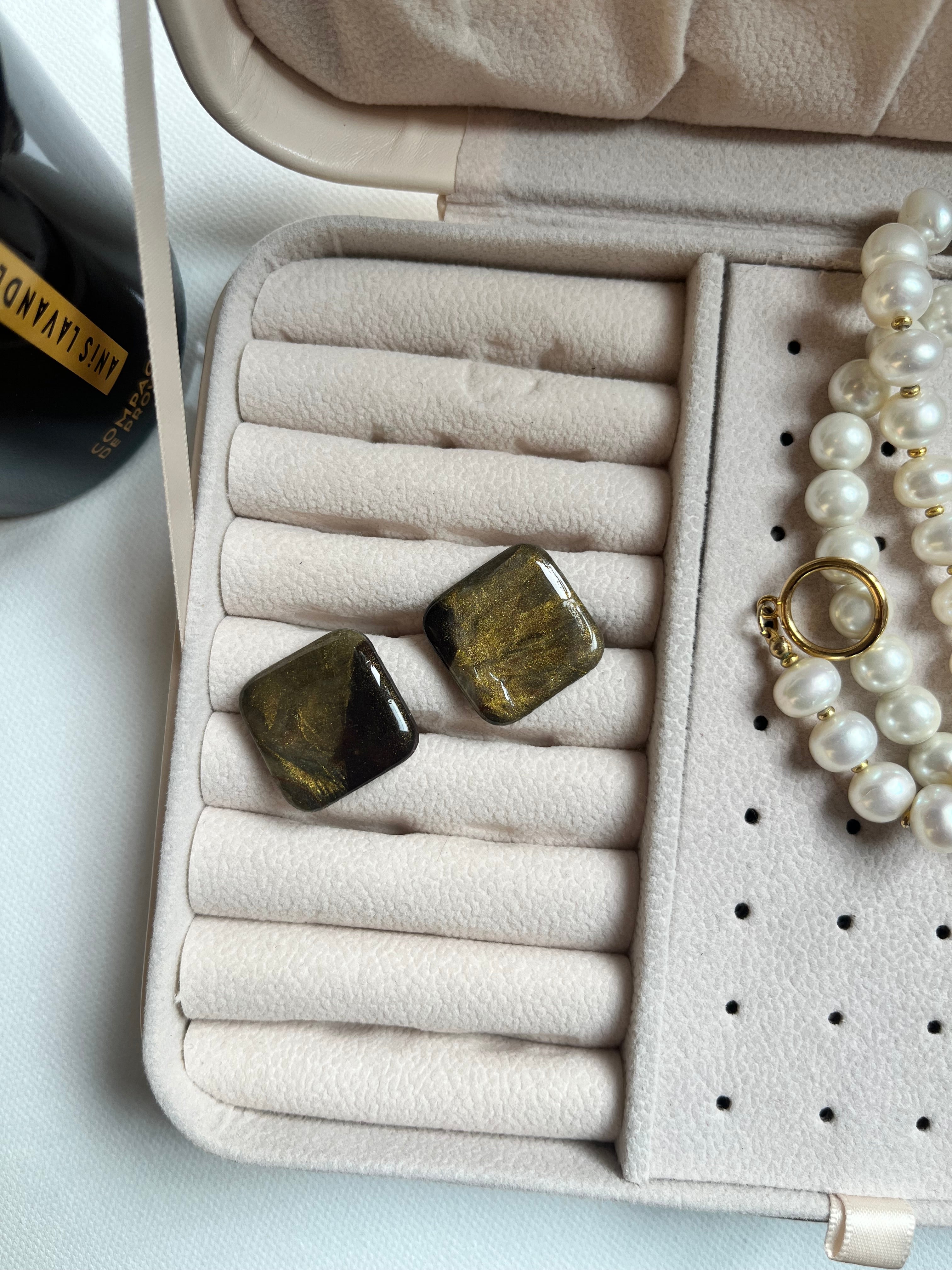 Boucles d’oreilles carrées - Or & chocolat