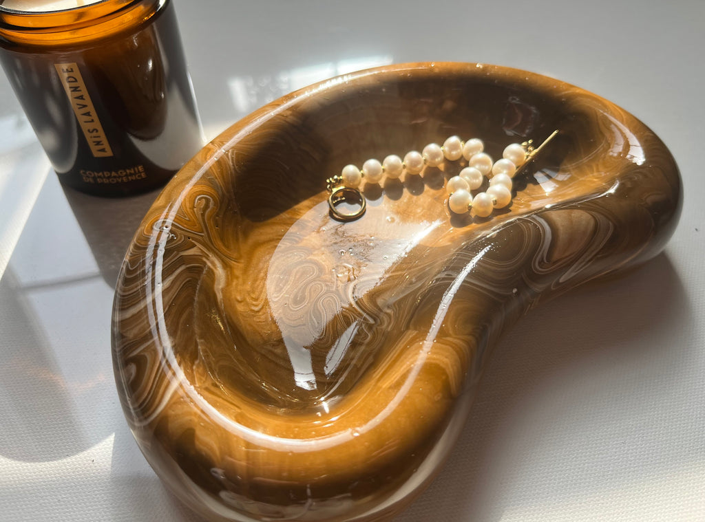 Vide-poches forme cacahuète marron motifs beige