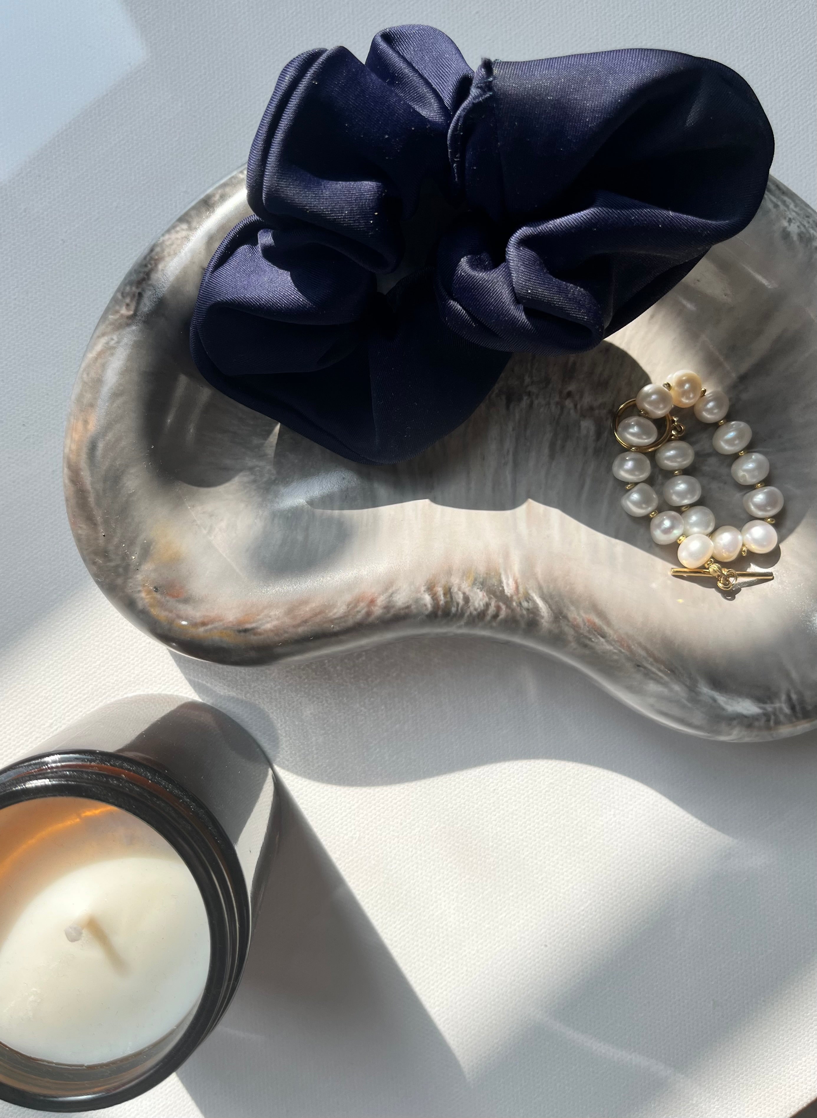 Vide-poches forme cacahuète - gris effet pierre