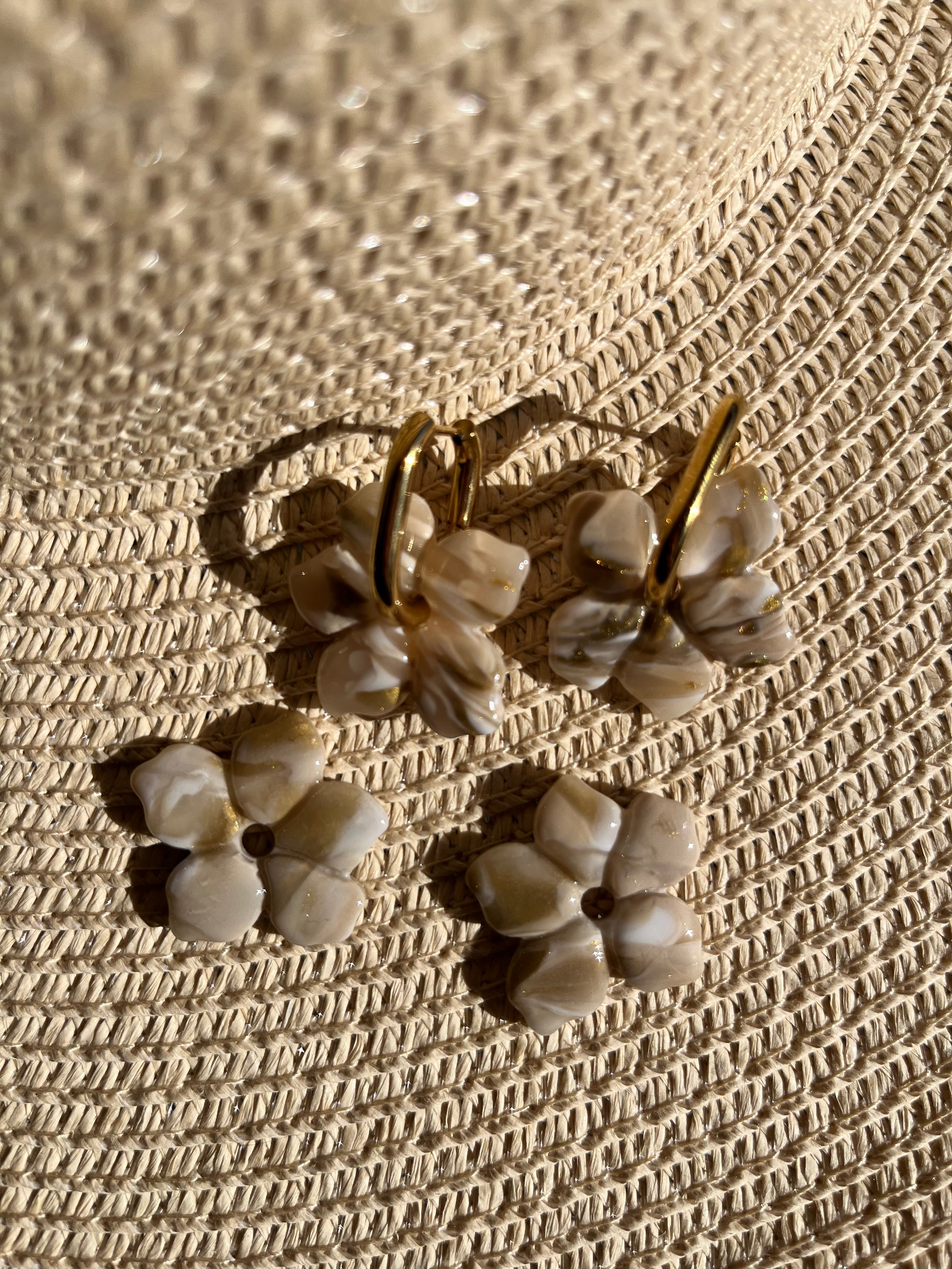 Pampilles fleurs blanc & or & beige