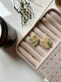 Boucles d’oreilles carrées - Blanc moucheté vert