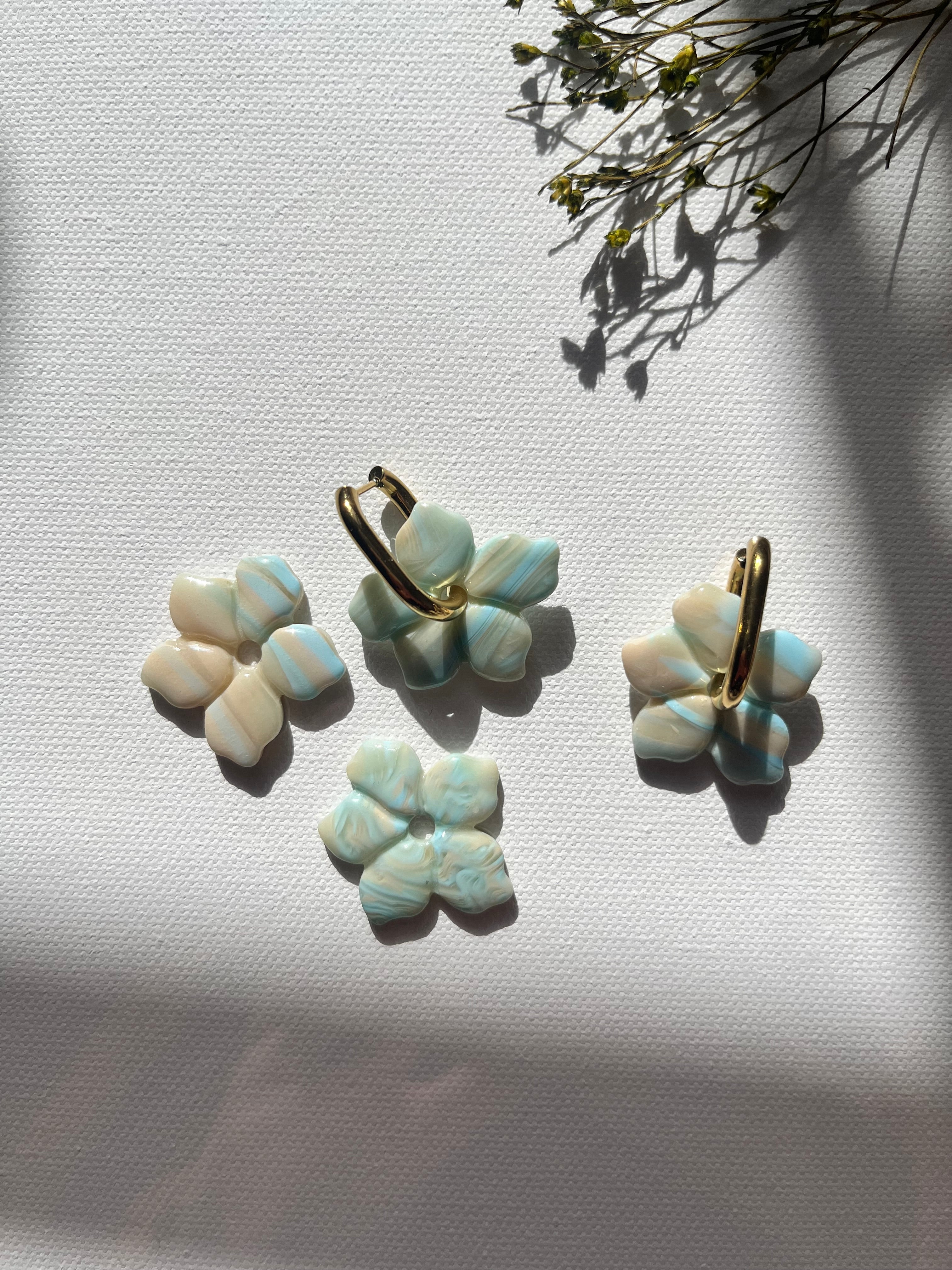 Pampilles fleurs bleu lagon