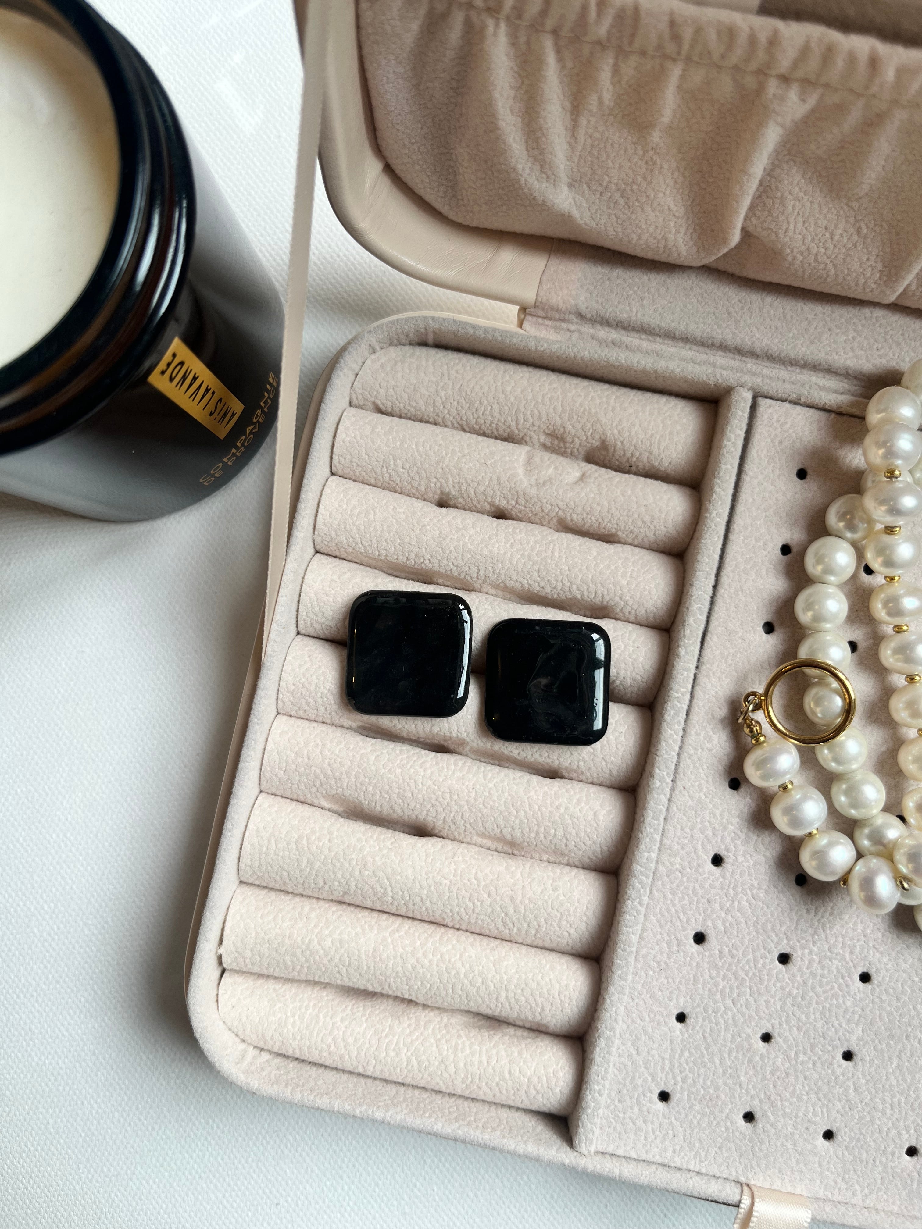 Boucles d’oreilles carrées - Noir charbon