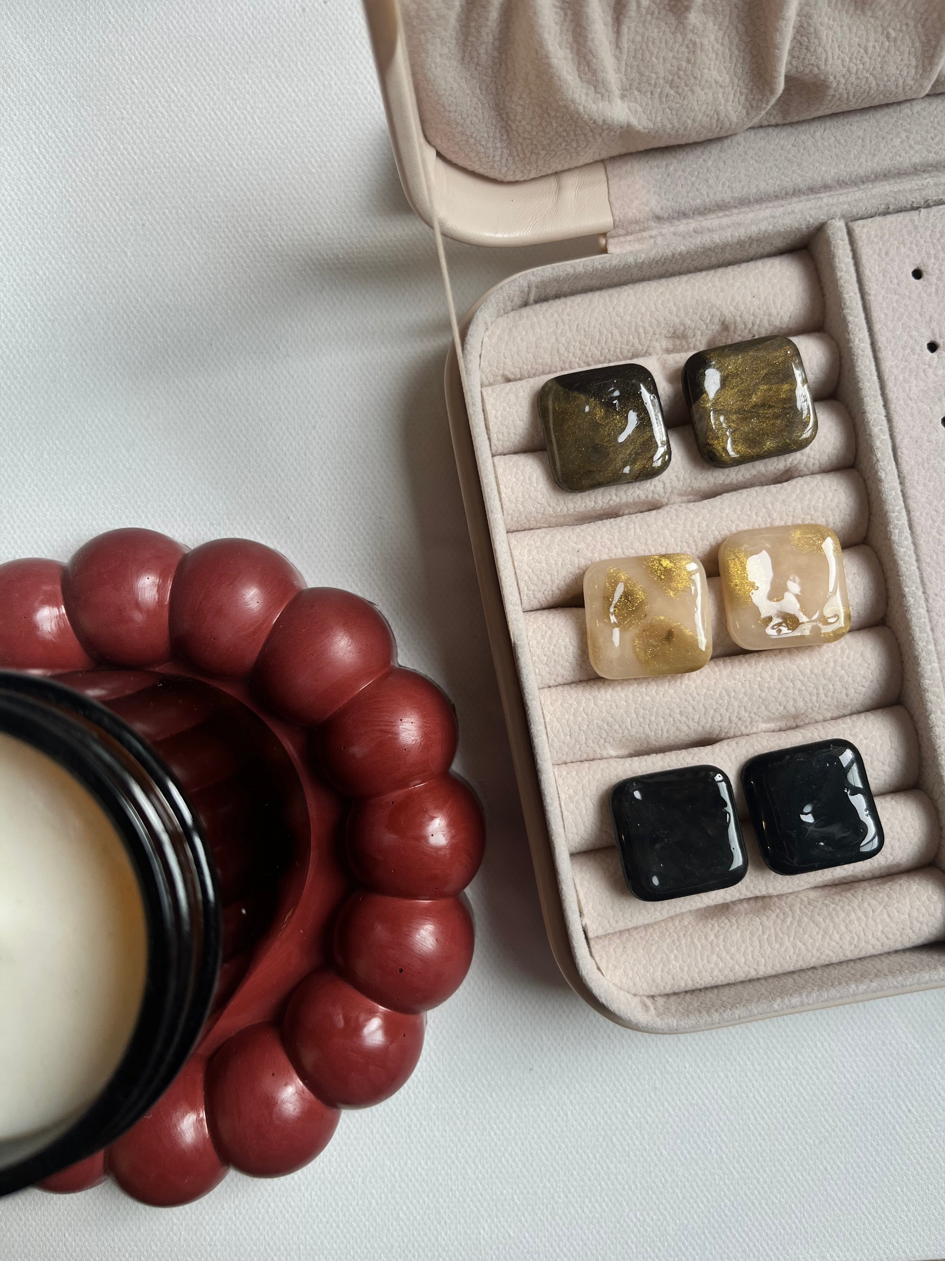 Boucles d’oreilles carrées - Noir charbon