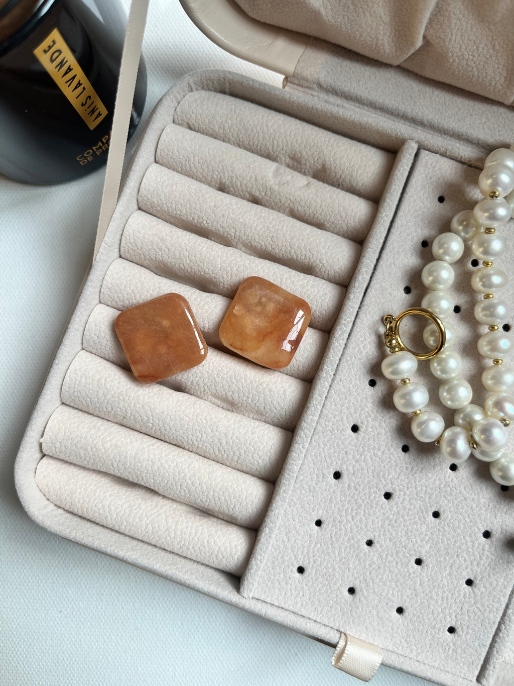 Boucles d’oreilles carrés effet pierre