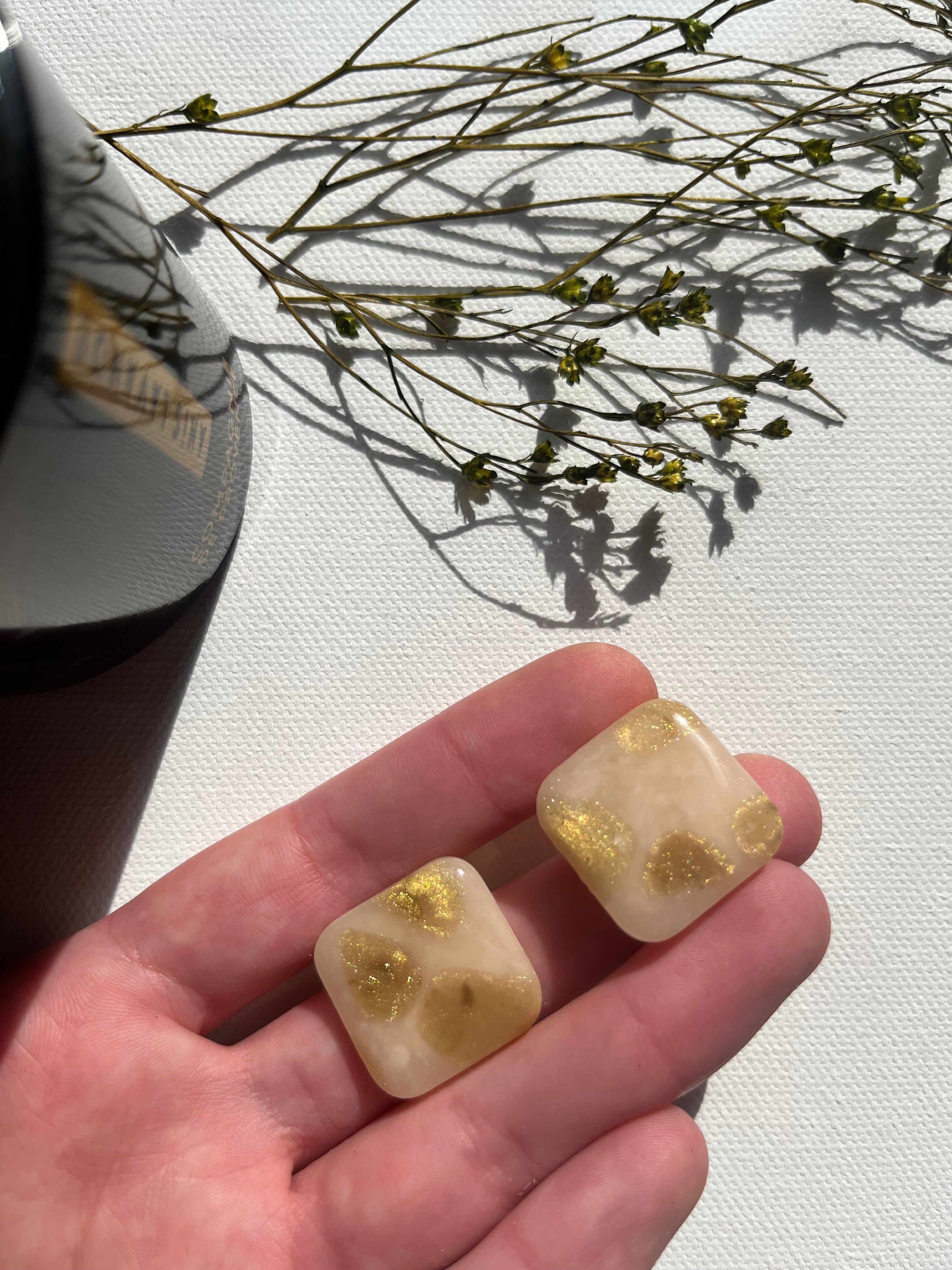 Boucles d’oreilles carrées - Blanc moucheté or