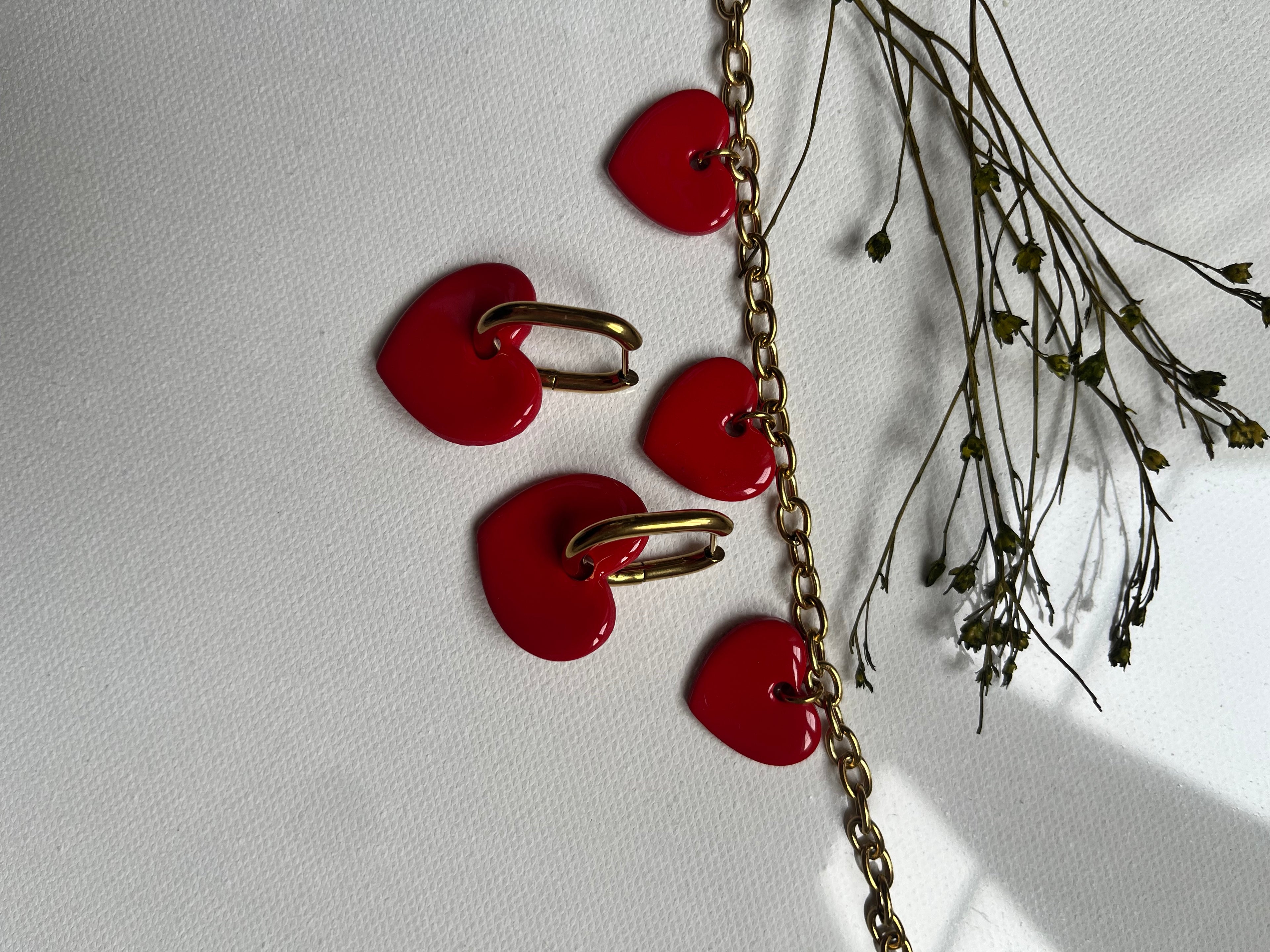 Colliers 3 charms coeurs rouge