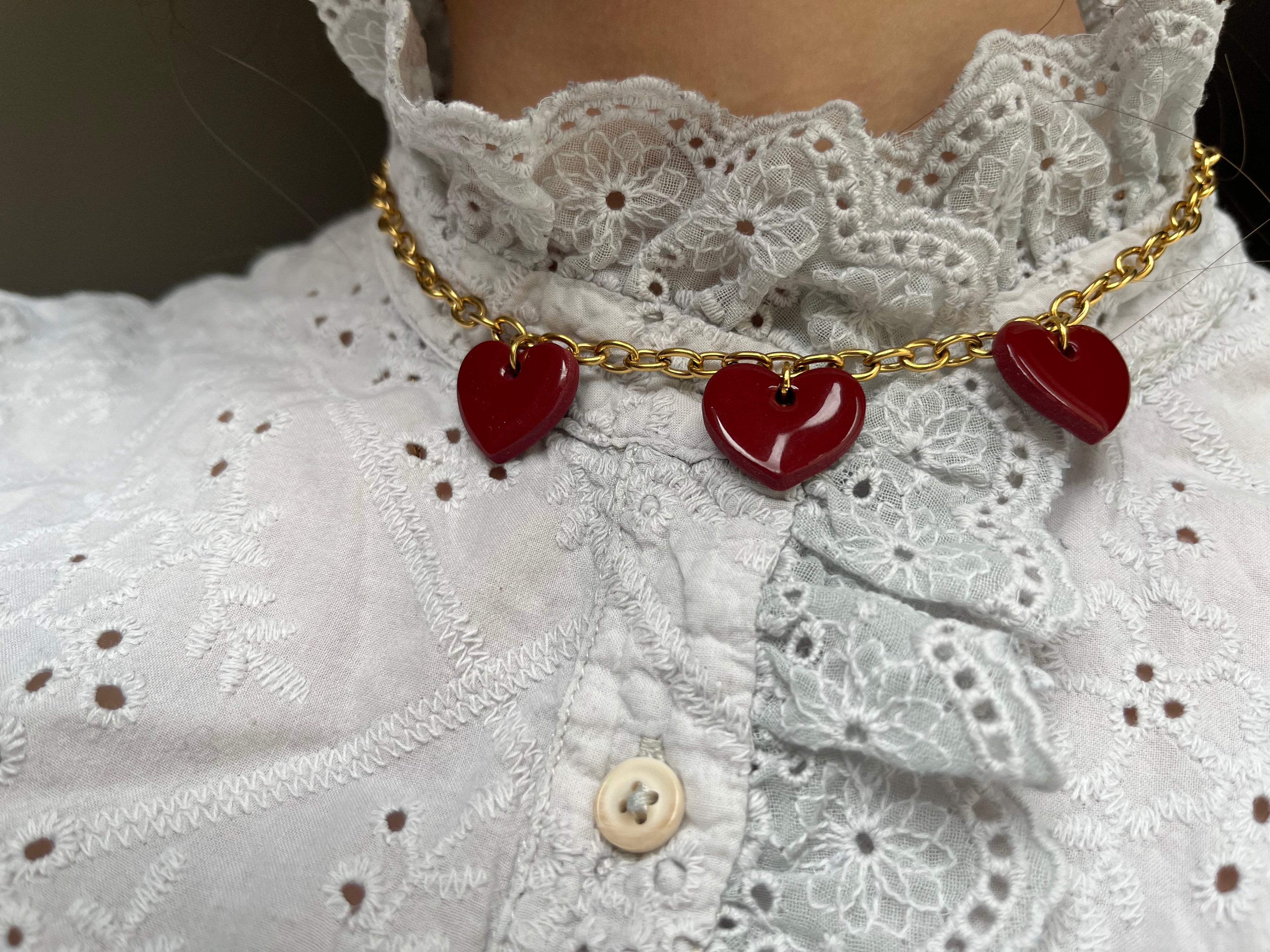 Collier 3 charms cœurs bordeaux
