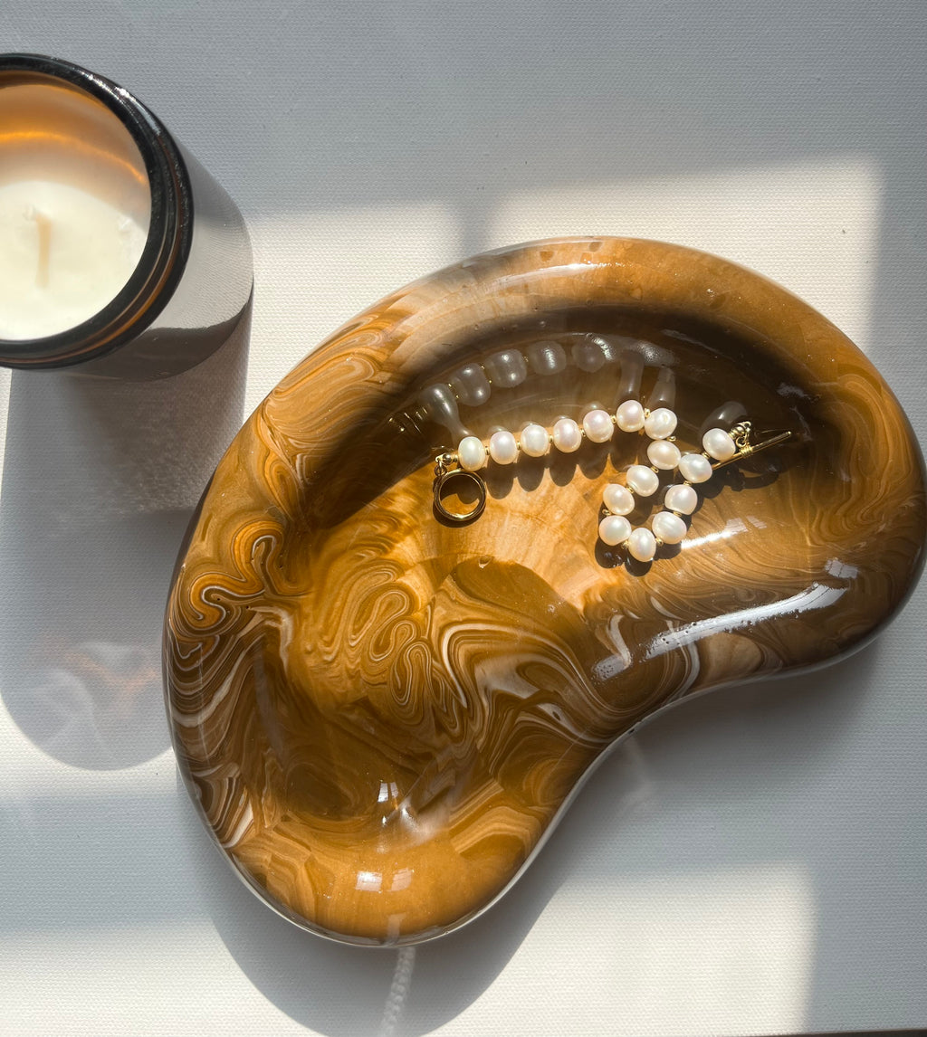 Vide-poches forme cacahuète marron motifs beige