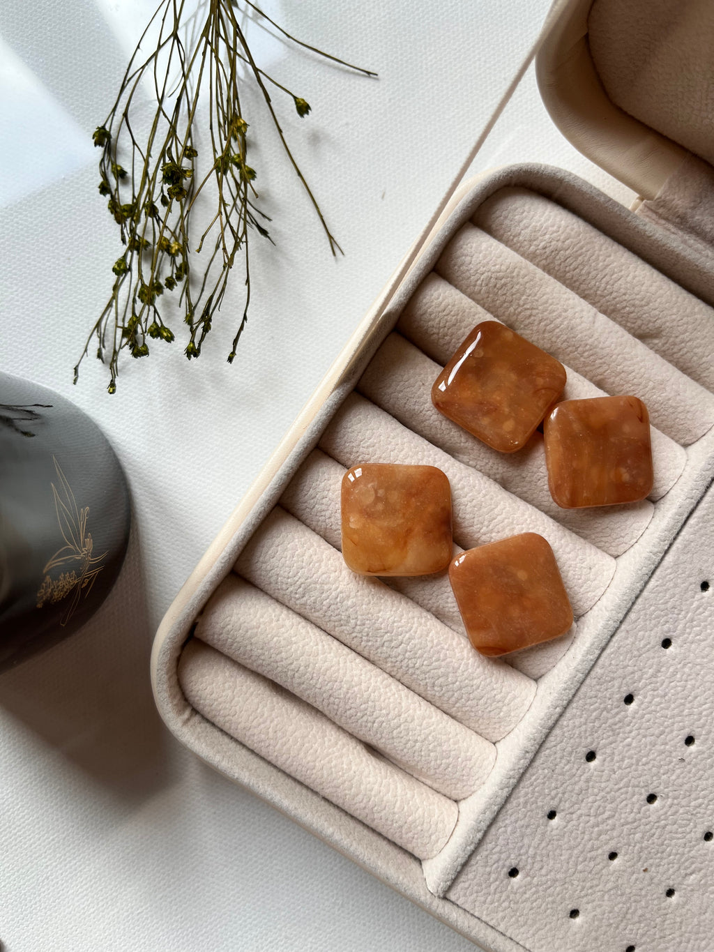 Boucles d’oreilles carrés effet pierre